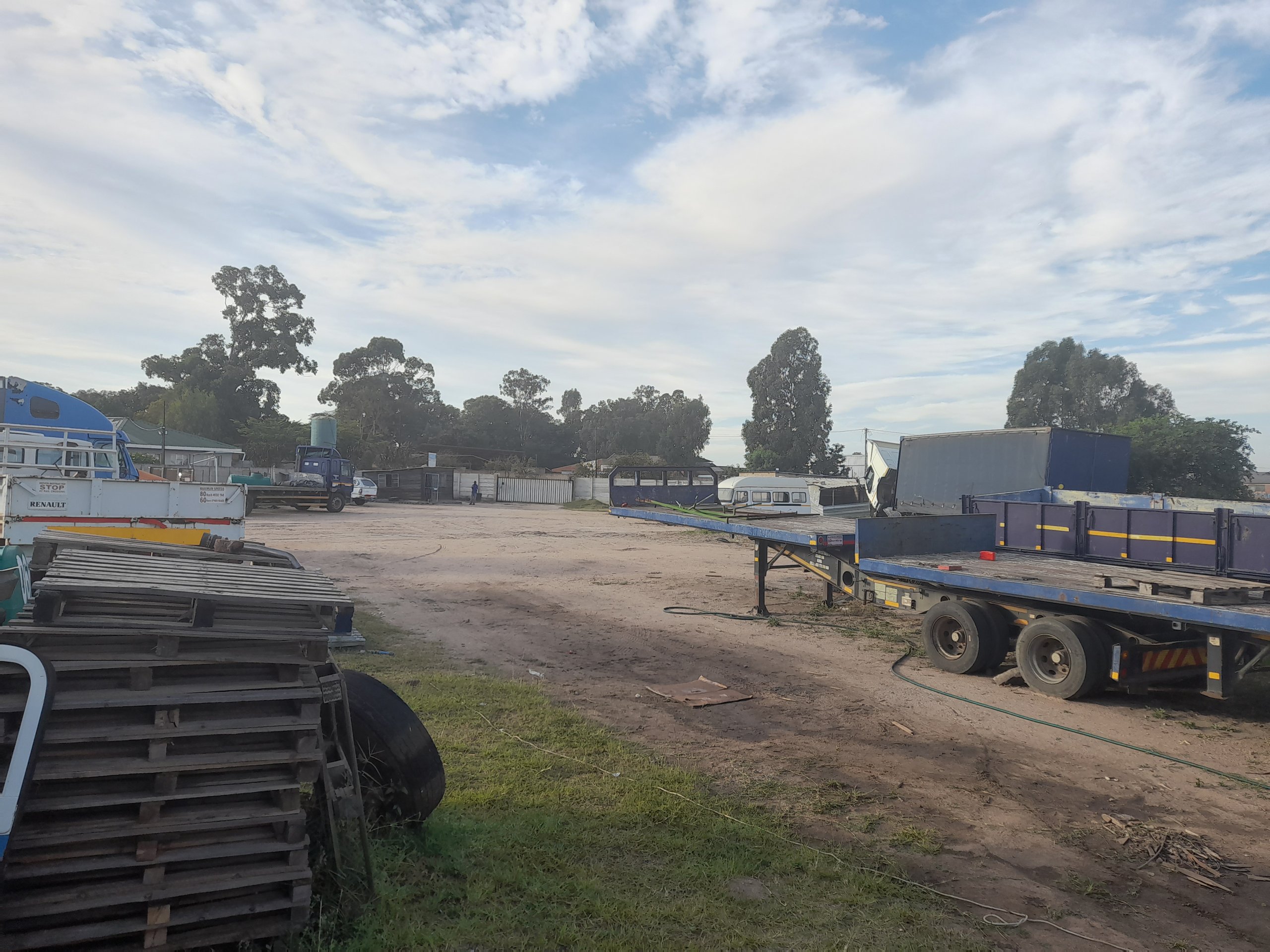 Prime Industrial Stand For Sale in Ruwa