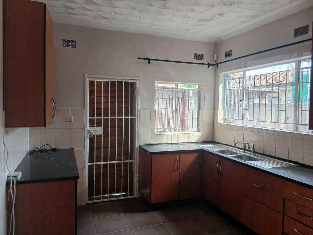 Zimre Park Neat House for sale photo 3
