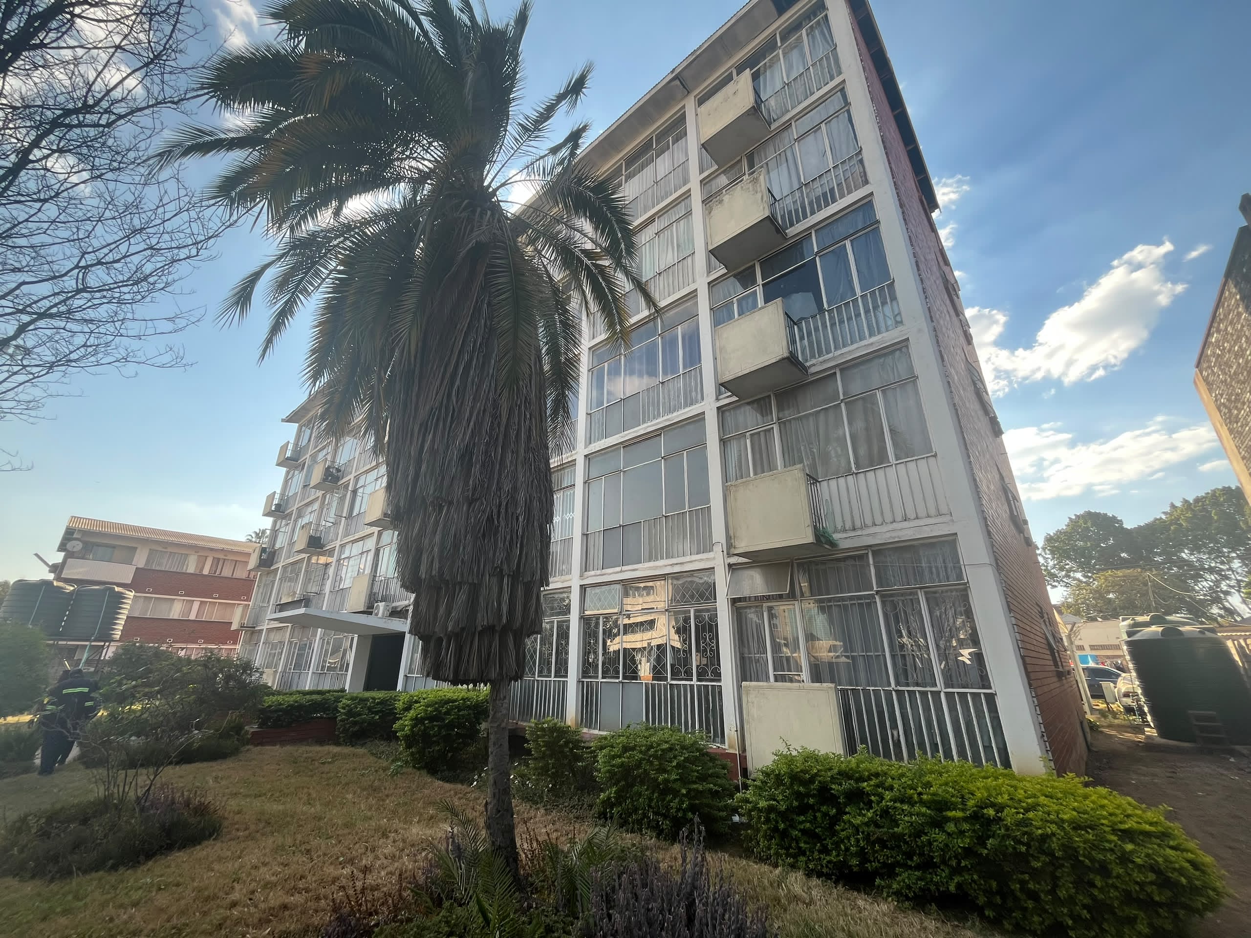 Neat 2 bed apartment for sale-Harare Avenues photo 2