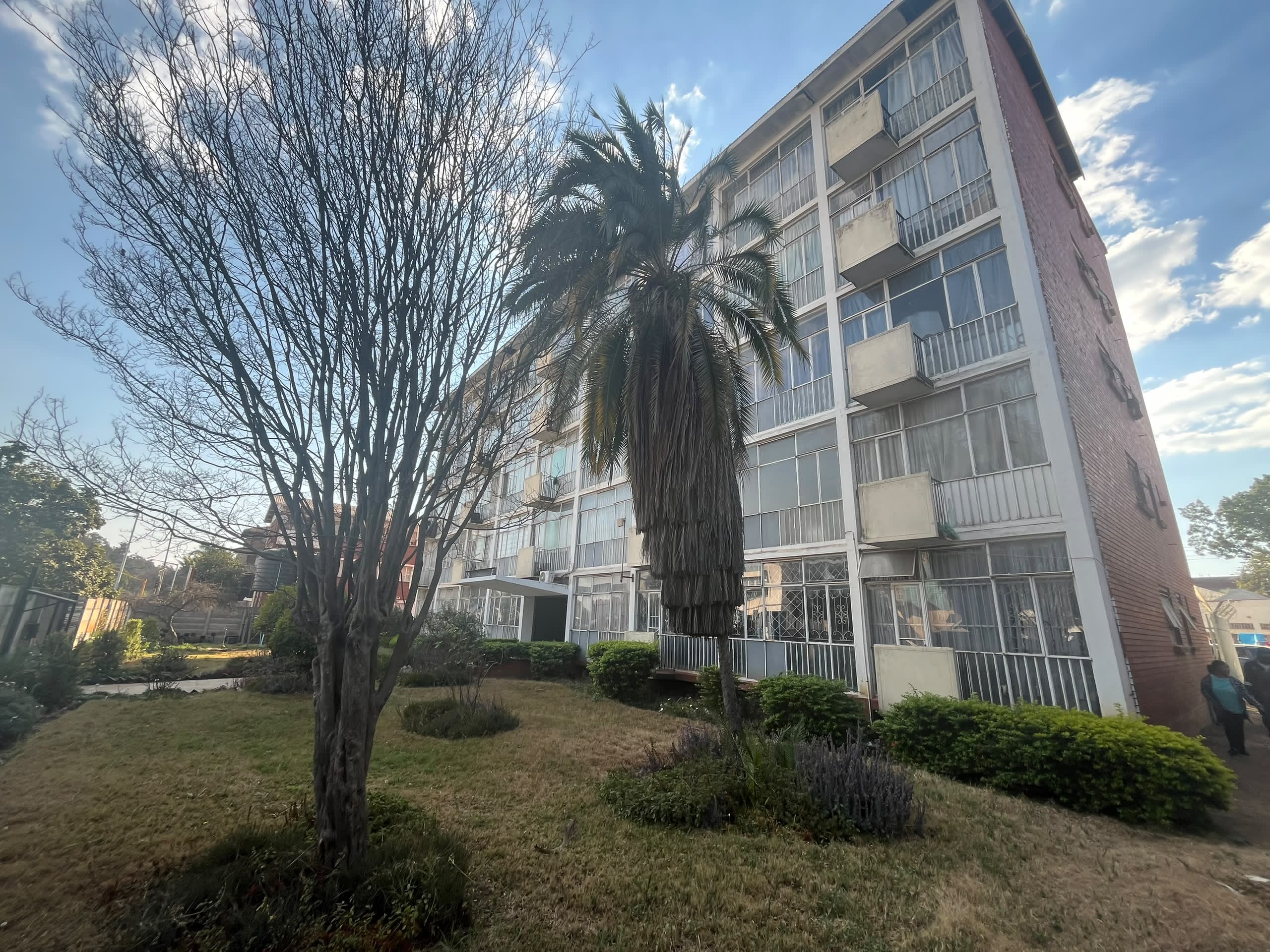 Neat 2 bed apartment for sale-Harare Avenues photo 3